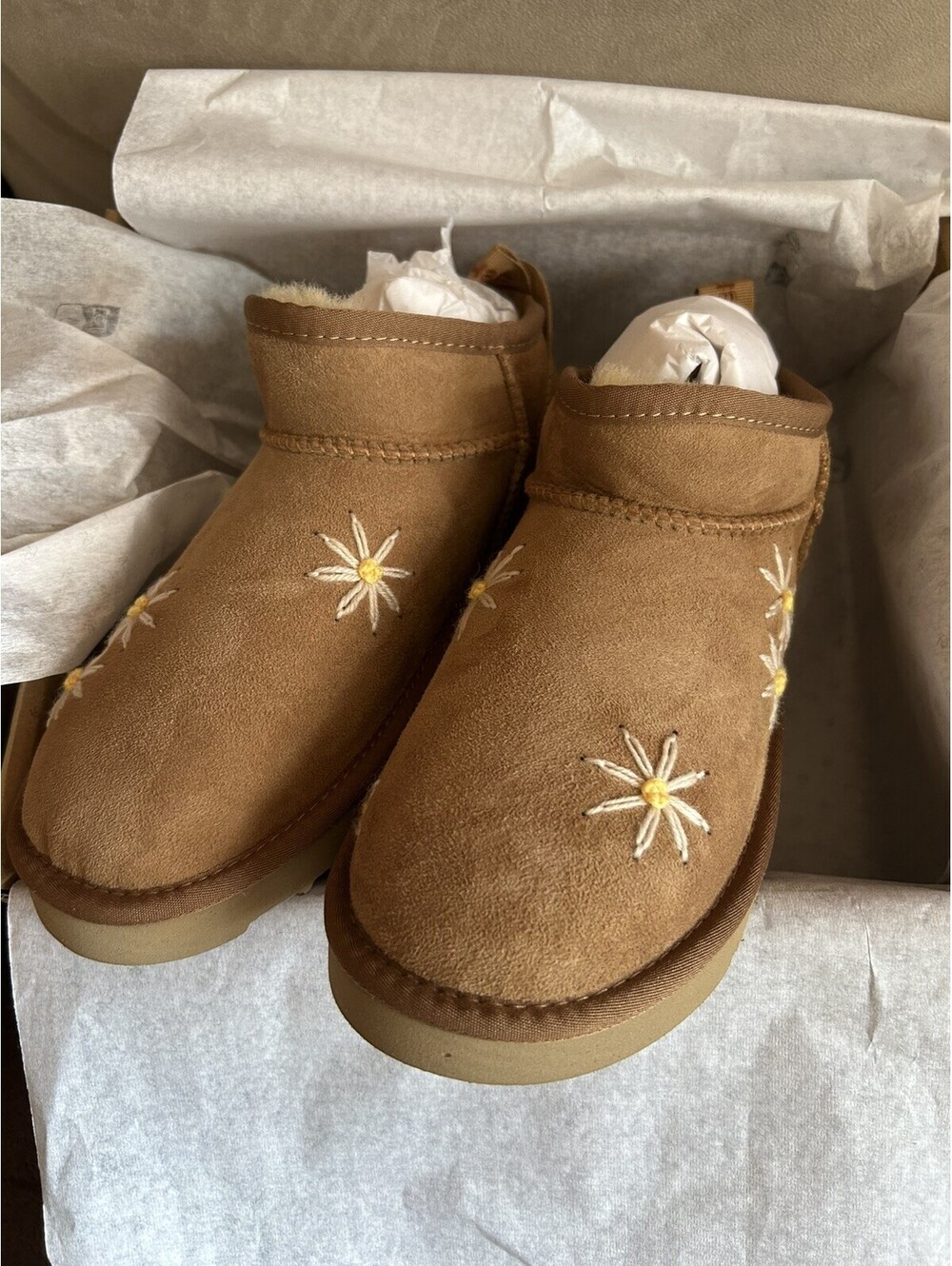 Womans Shearling Australia Luxe Winter Size 9 Embroidered Boho Hippie Cozy Boot